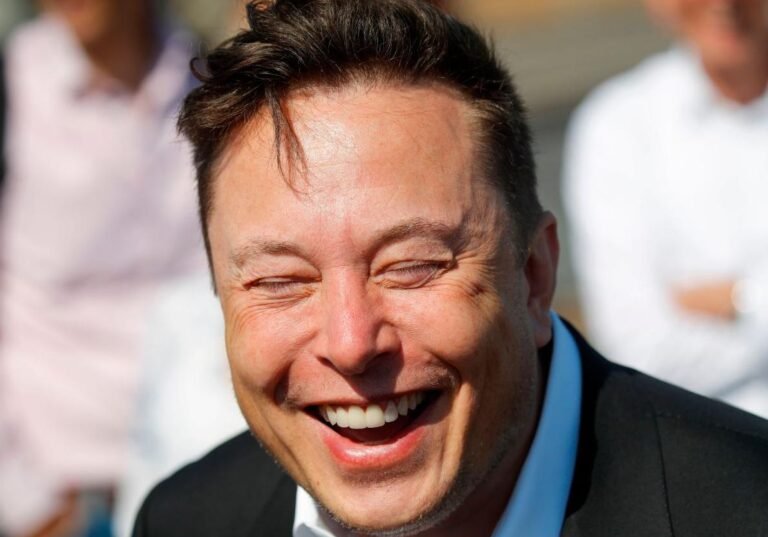 Elon Musk appears to troll Twitter users who complain about being given blue check marks for free